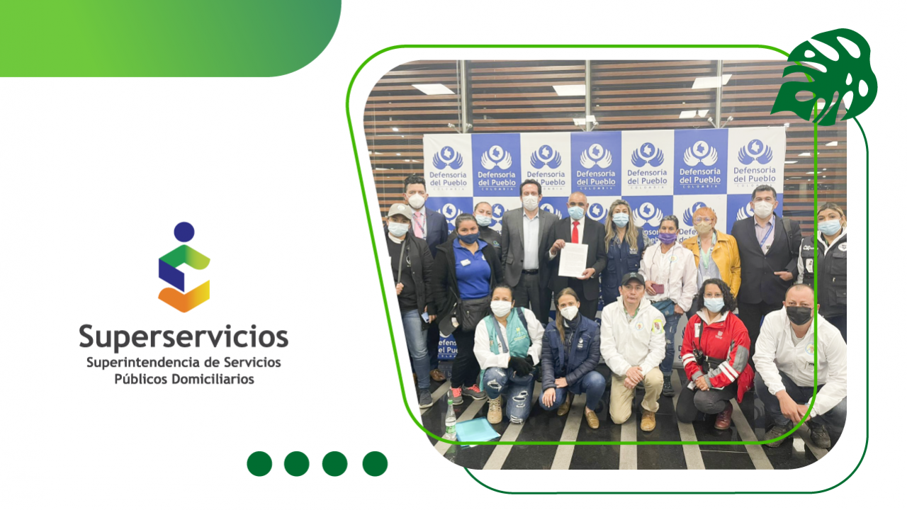 Representantes de la Superservicios, ministerios de Vivienda y Trabajo, la Comisión de Regulación de Agua Potable y Saneamiento Básico y líderes de organizaciones recicladores