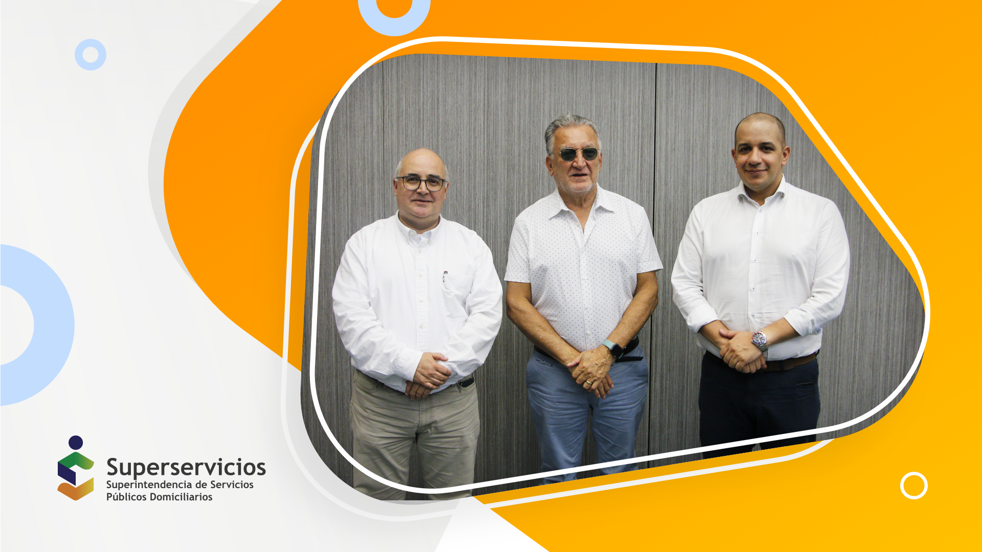 De izquierda, Santiago Ochoa, vicepresidente de Agua Potable de EPM;  Dagoberto Quiroga, superintendente de Servicios Públicos Domiciliarios; y Jorge Andrés Carrillo, gerente de EPM.
