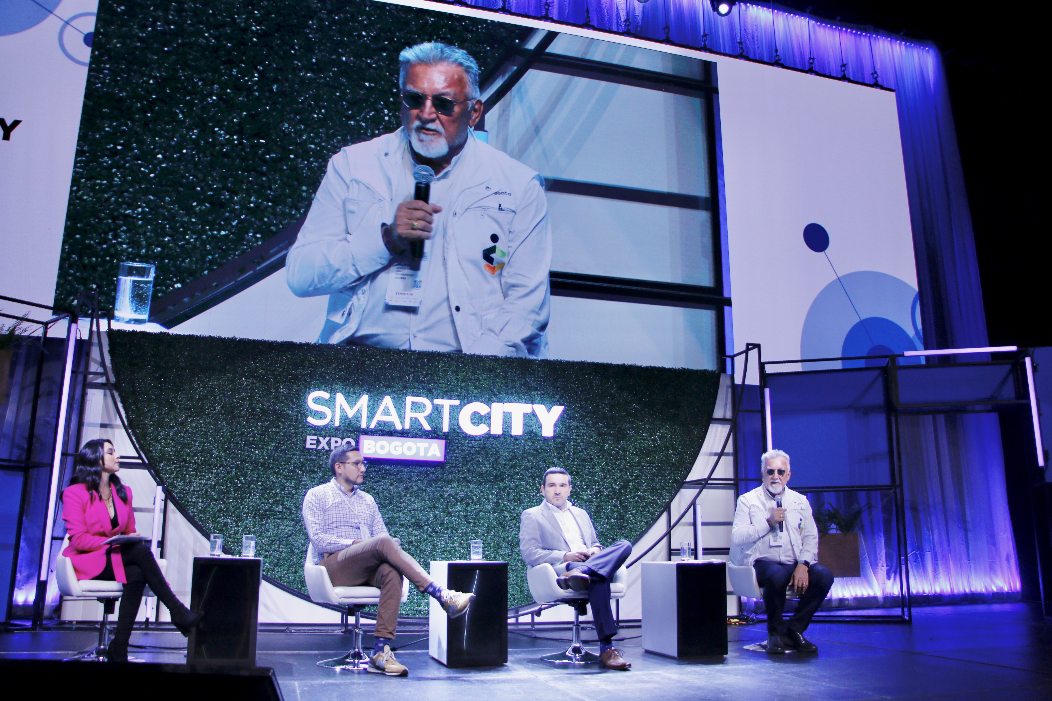 Superintendente Dagoberto Quiroga Collazos durante su intervención en el Smart City Expo Bogotá
