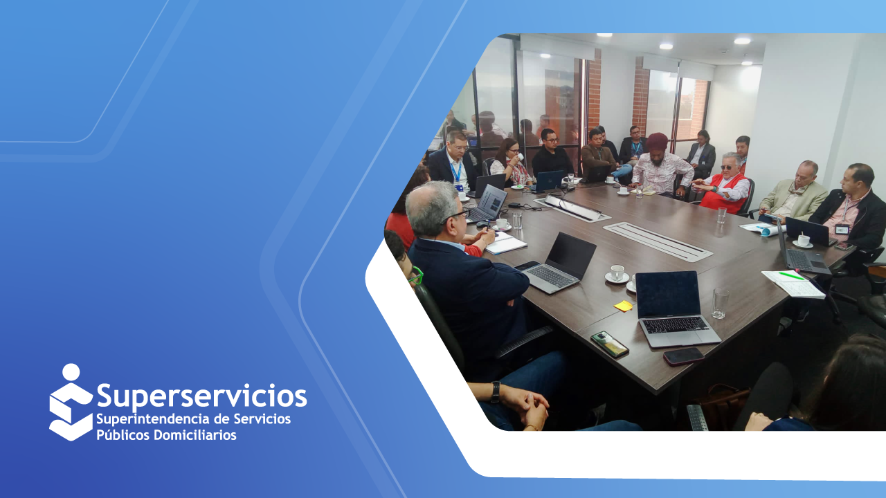 mesa de trabajo, realizada el pasado 9 de octubre en las instalaciones de la Superservicios en Bogotá, participaron representantes del Ministerio de Vivienda y Desarrollo Territorial, Fondo para el Desarrollo del Plan “Todos Somos Pazcífico”, Findeter, Departamento de Planeación Nacional (DNP), Vicepresidencia de la República, Unidad Nacional para la Gestión de Riesgo de Desastre, Comisión de Regulación de Agua Potable y Saneamiento Básico. 