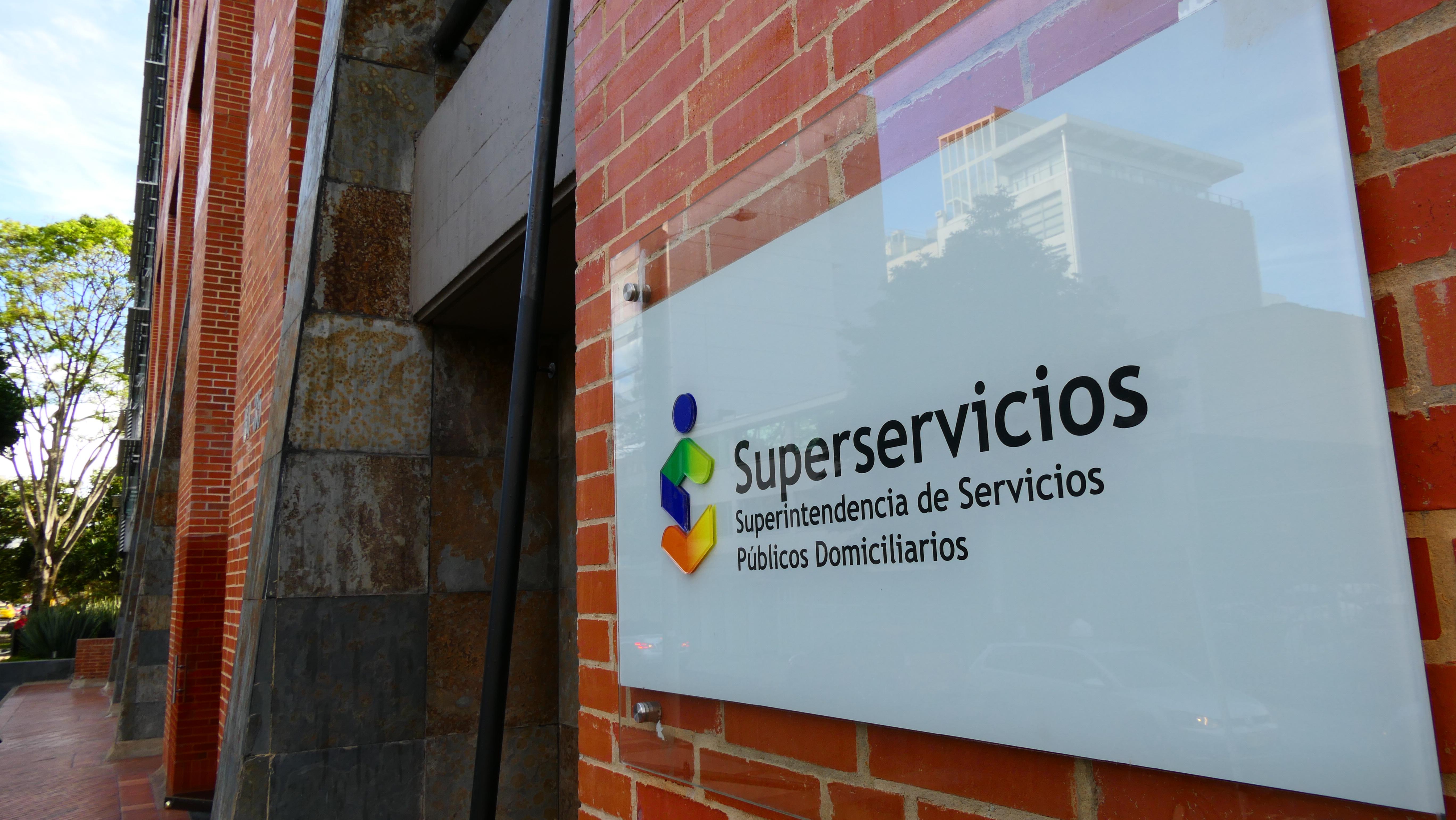 Fachada sede principal Superservicios