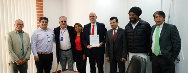 Asistentes a la firma del memorando de entendimiento