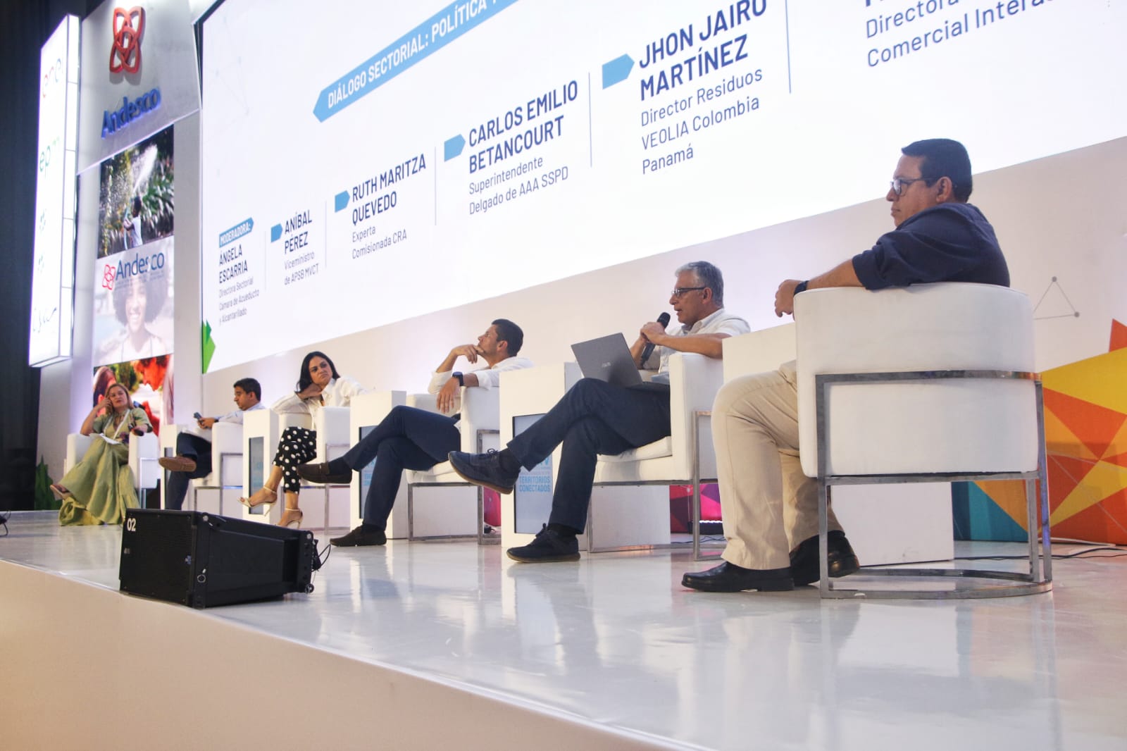 Superintendente delegado para Acueducto, Alcantarillado y Aseo, Carlos Betancourt Galeano en panel Andesco