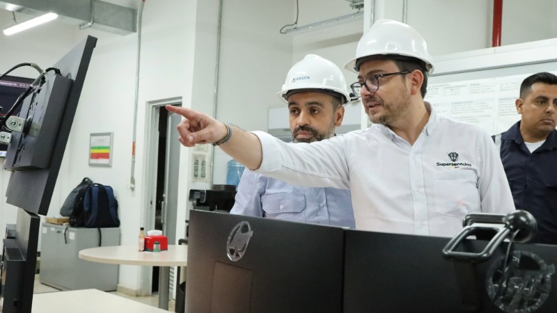 Superintendente, felipe duran, en visita de inspección y vigilancia en planta de energia