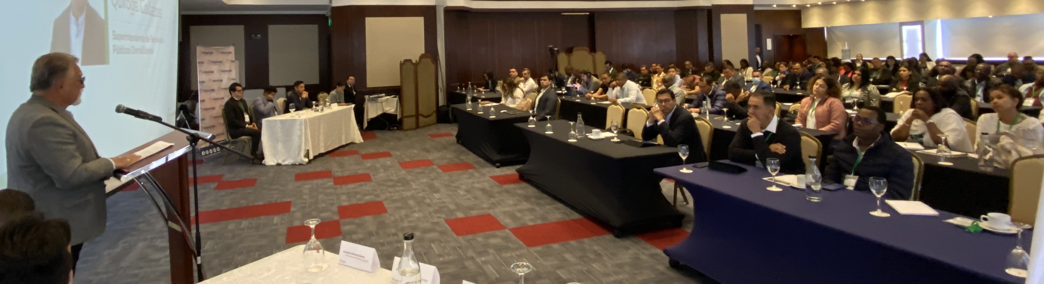 El Superintendente, Dagoberto Quiroga Collazos, en la instalación del Encuentro Nacional de Prestadores del Servicio de Energía de las Zonas no Interconectadas. Lo acompañan el viceministro de energía, Cristian Díaz Durán, el delegado para Energía y Gas Combustible, Orlando Velandia, el director técnico de Gestión de Energía de Superservicios, Antonio Jiménez Rivera, y la coordinadora del Grupo ZNI, Soraida Serrano.