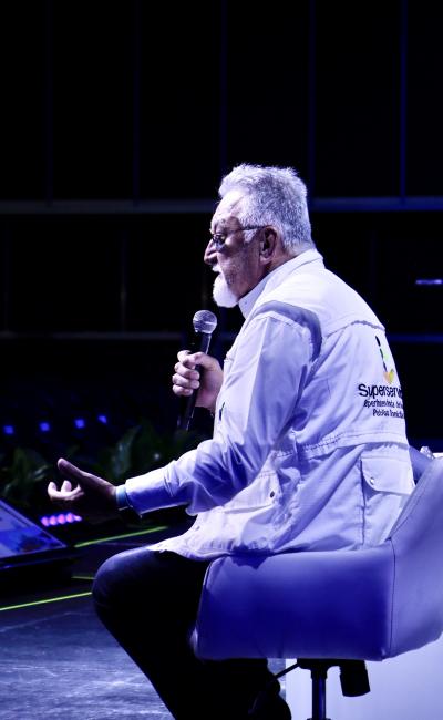 Superintendente Dagoberto Quiroga Collazos en el panel Tecnologías Emergentes