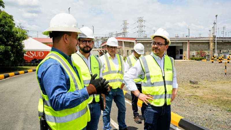 Superintendente, Felipe Duran, en visita de inspección en Termo Em Cali