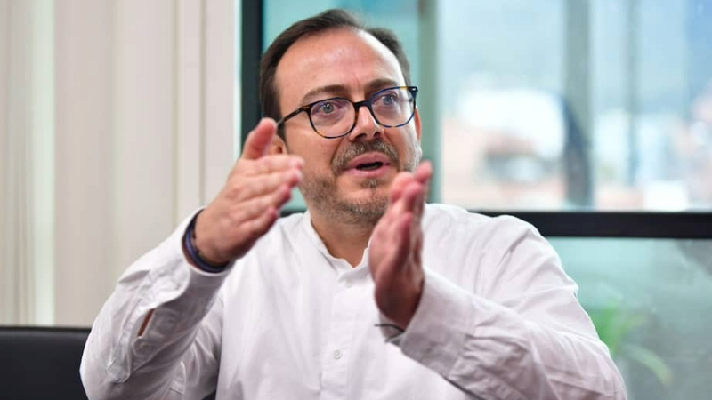Foto superintendente, nota el espectador