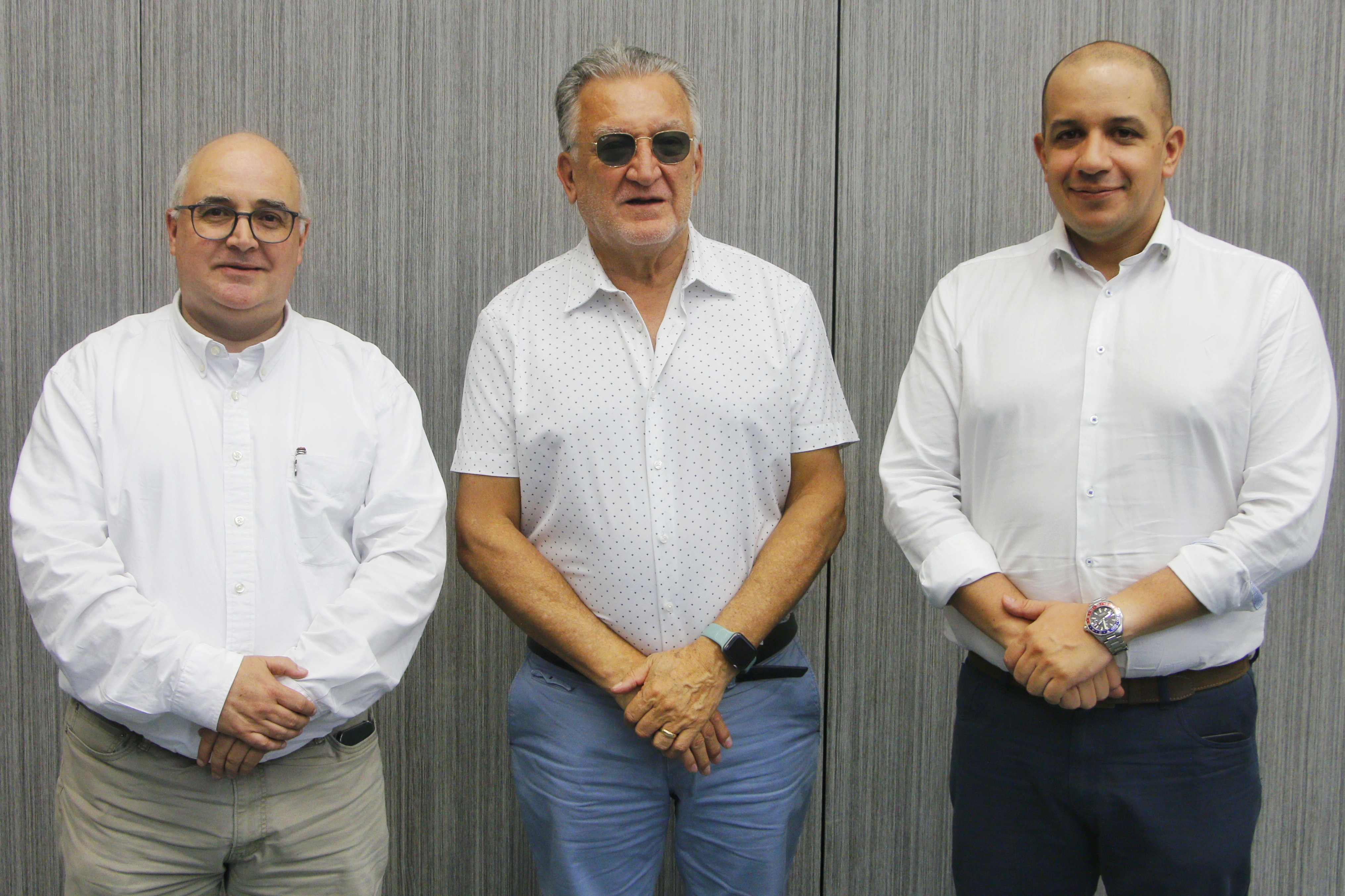De izquierda, Santiago Ochoa, vicepresidente de Agua Potable de EPM;  Dagoberto Quiroga, superintendente de Servicios Públicos Domiciliarios; y Jorge Andrés Carrillo, gerente de EPM.