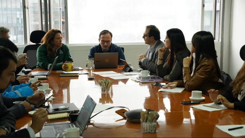 Superintendente, felipe duran, en visita de inspección en el acueducto de bogota