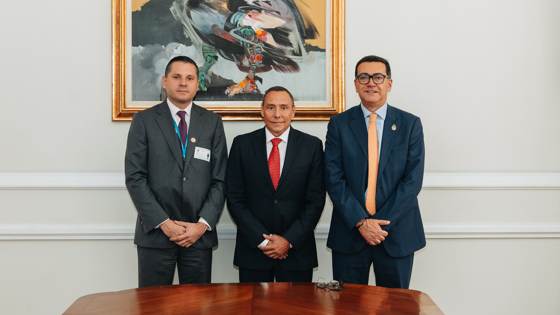 Foto del nombramiento de José Ignacio García Puche como nuevo superintendente de Servicios Públicos Domiciliarios